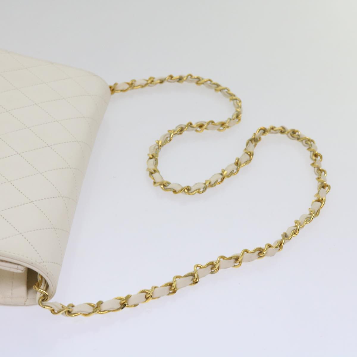 CHANEL Matelasse Chain Shoulder Bag Lamb Skin White CC Auth yk10170