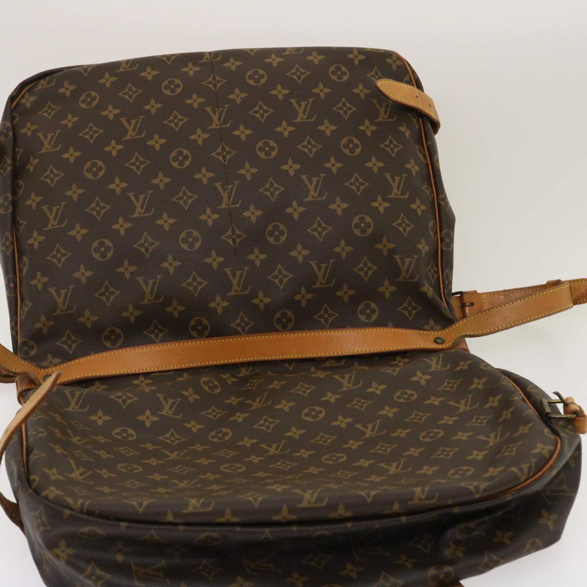 LOUIS VUITTON Monogram Saumur 43 Shoulder Bag M42252 LV Auth yk4353