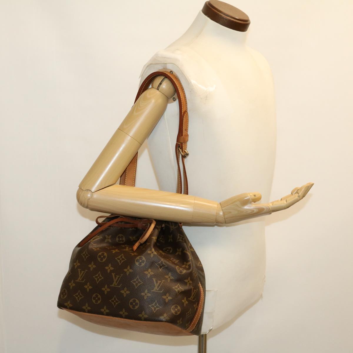 LOUIS VUITTON Monogram Petit Noe Shoulder Bag M42226 LV Auth yk4750