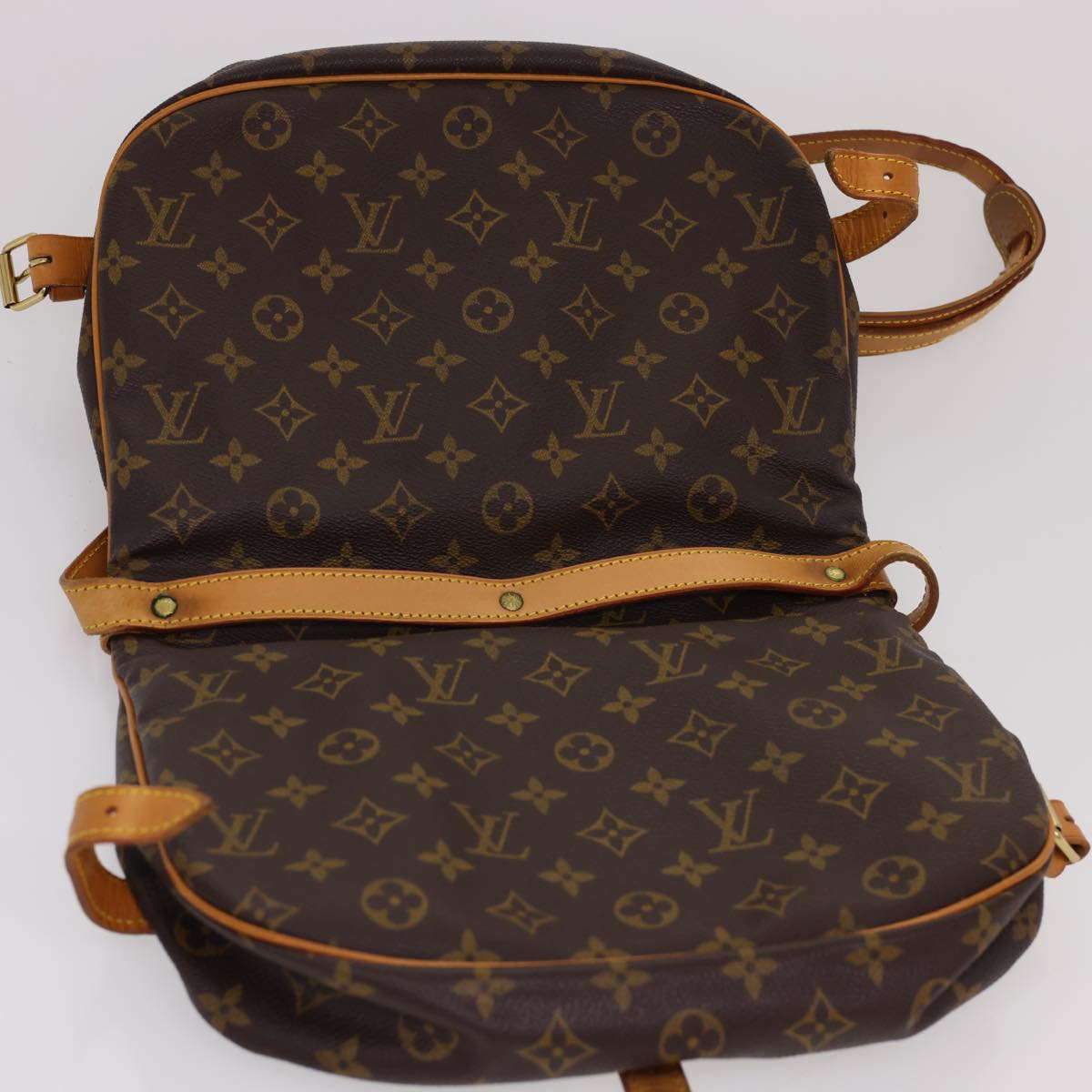 LOUIS VUITTON Monogram Saumur 30 Shoulder Bag M42256 LV Auth yk6438