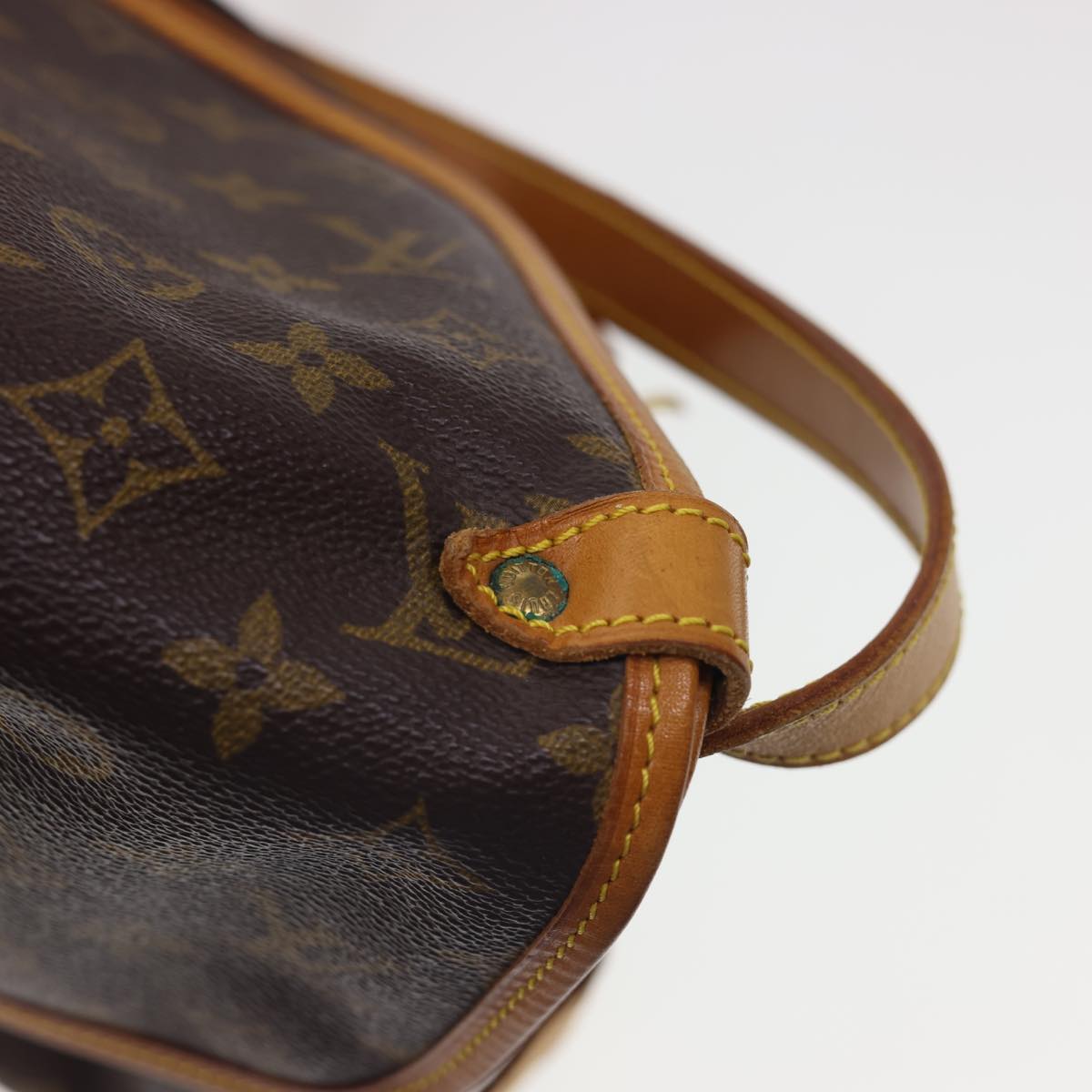 LOUIS VUITTON Monogram Saumur 30 Shoulder Bag M42256 LV Auth yk6438