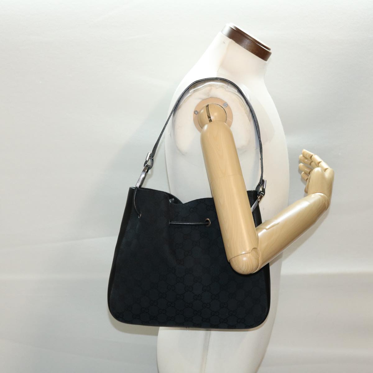 GUCCI GG Canvas Shoulder Bag Black Auth yk7193