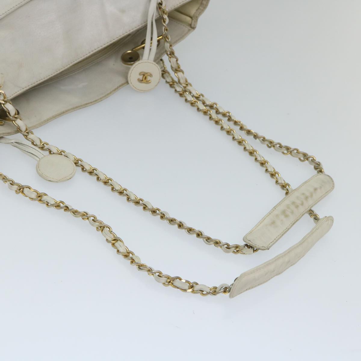 CHANEL Matelasse Chain Shoulder Bag Leather White CC Auth yk9126