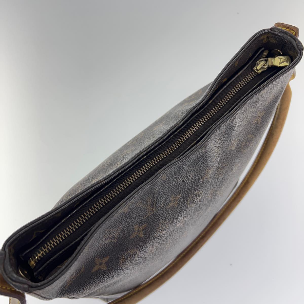 LOUIS VUITTON Monogram Looping GM Shoulder Bag M51145 LV Auth yt901